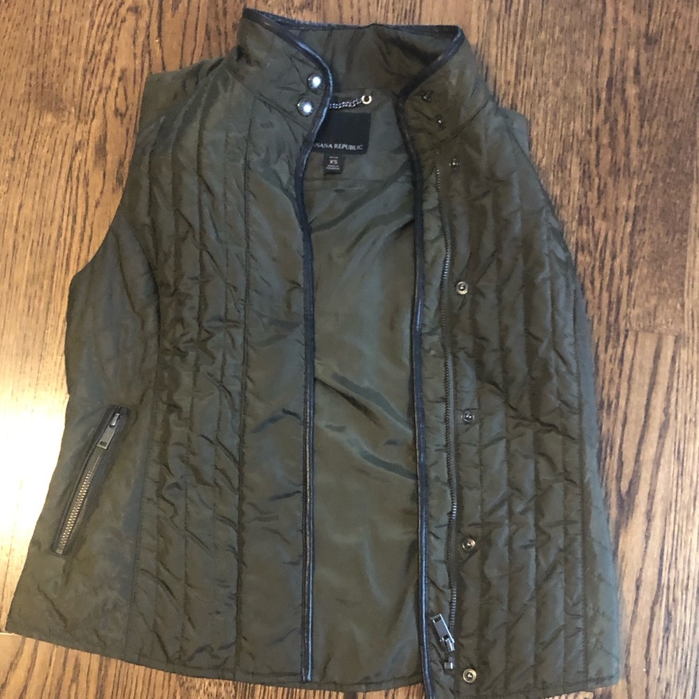 XS petite, Banana Republic vest, worn twice.